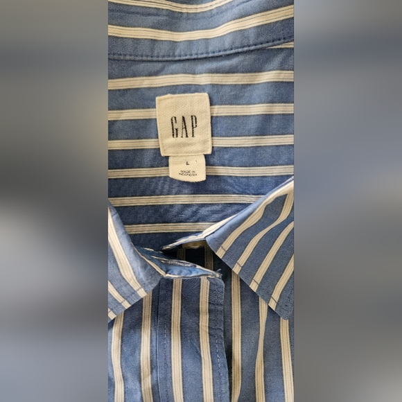 GAP Blue & White Striped Long Sleeve Button Down. - Picture 4 of 4